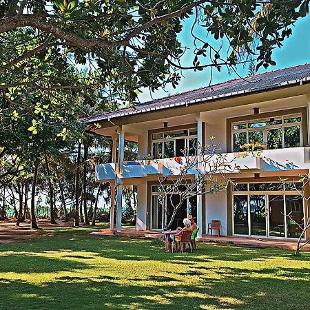 Raja Beach Hotel Balapitiya Eksteriør billede