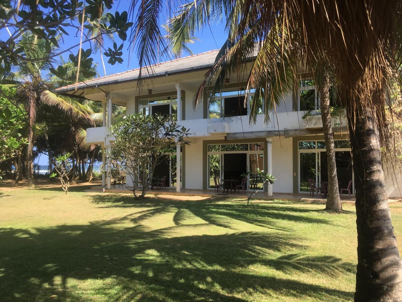 Raja Beach Hotel Balapitiya Eksteriør billede