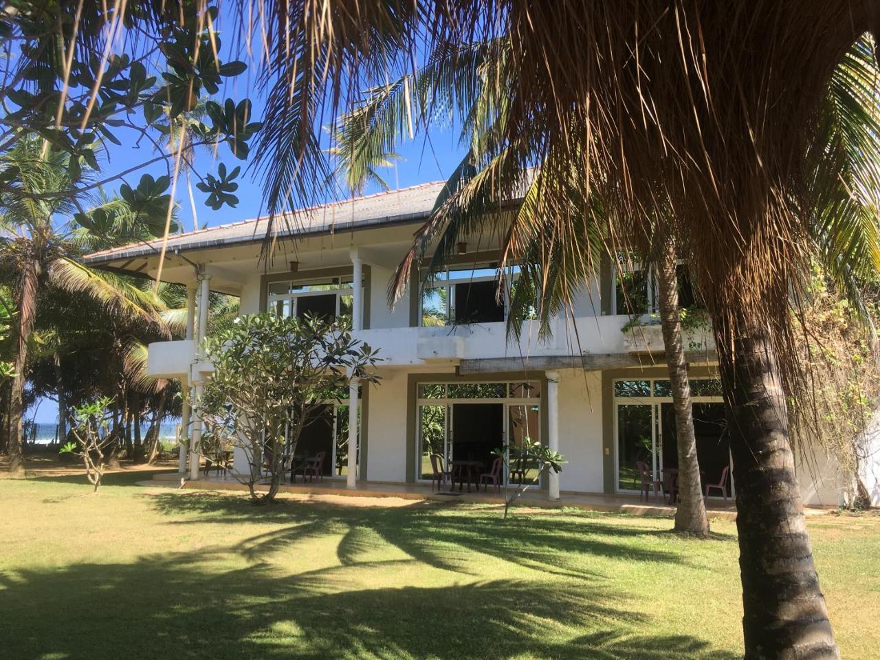 Raja Beach Hotel Balapitiya Eksteriør billede