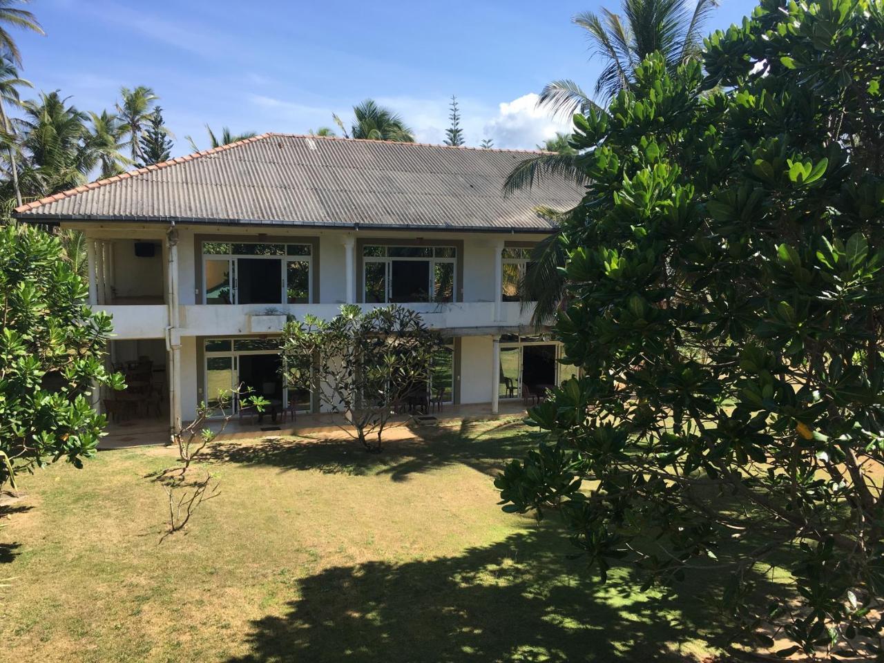 Raja Beach Hotel Balapitiya Eksteriør billede