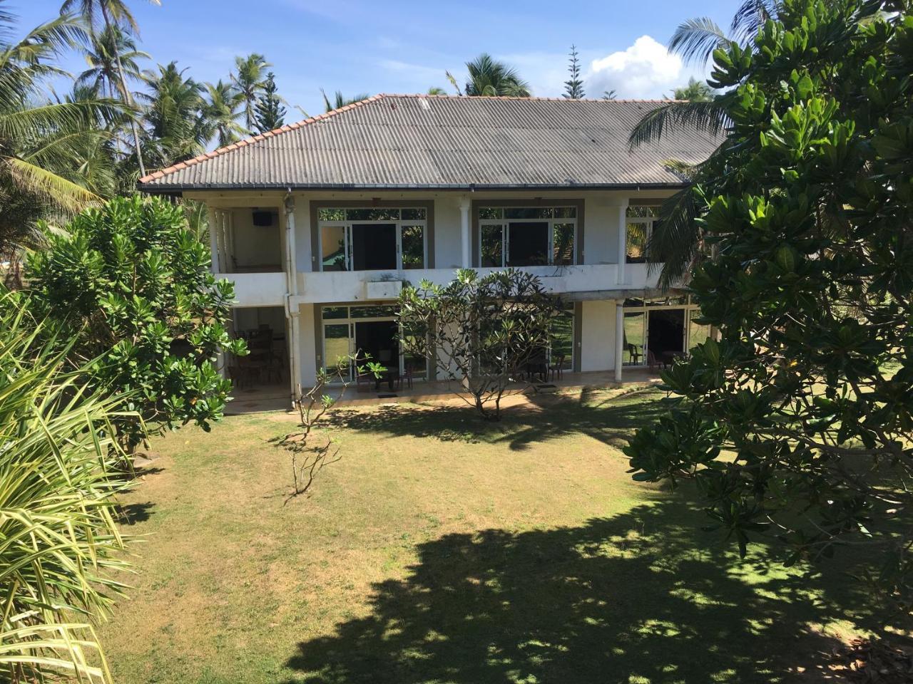 Raja Beach Hotel Balapitiya Eksteriør billede