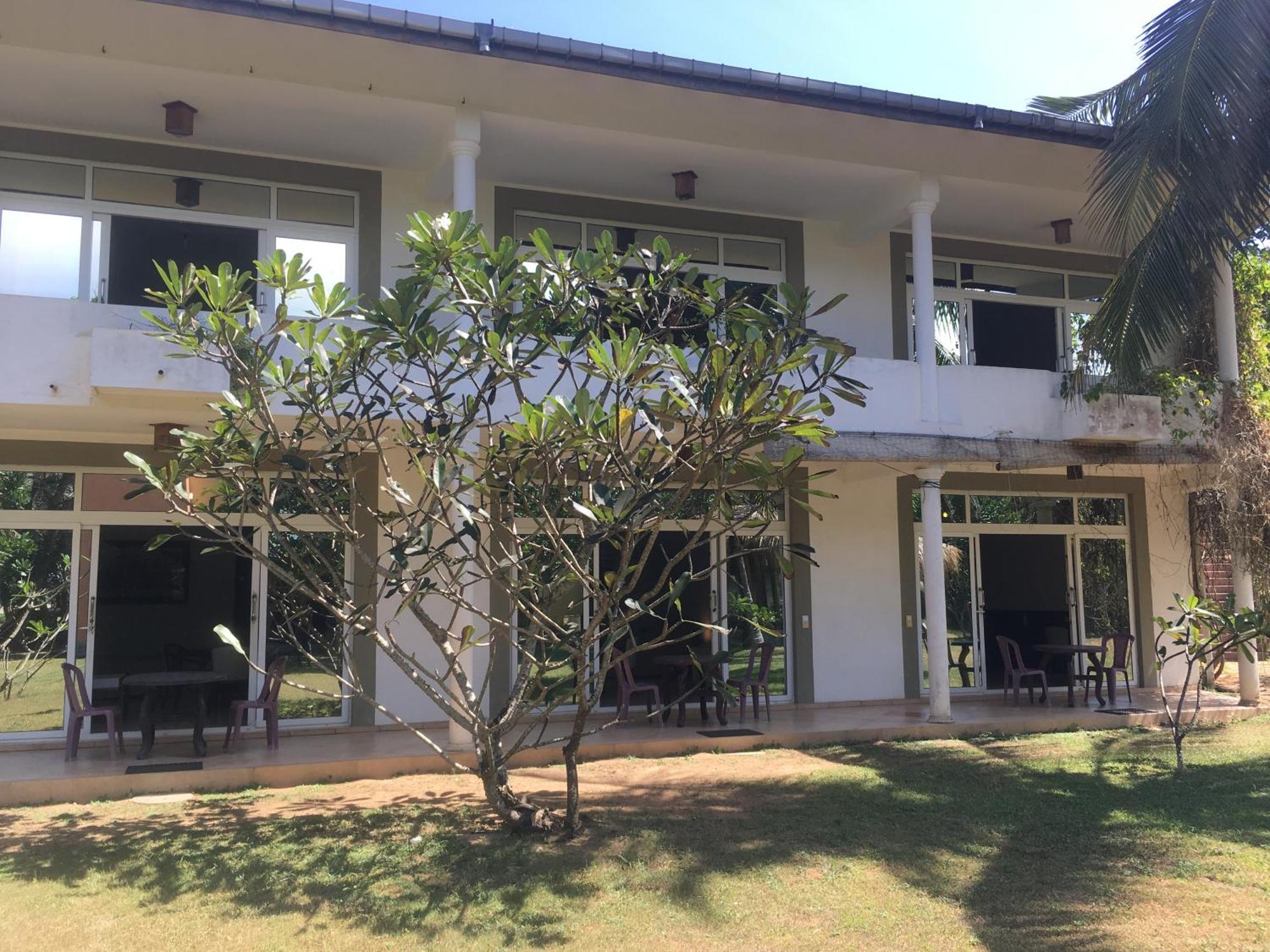 Raja Beach Hotel Balapitiya Eksteriør billede