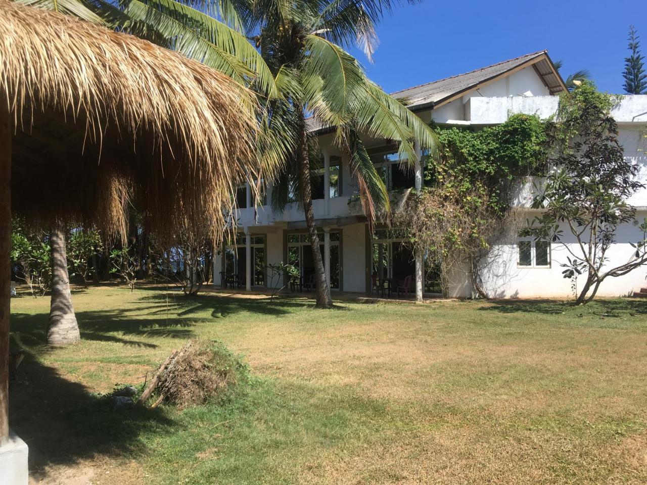 Raja Beach Hotel Balapitiya Eksteriør billede