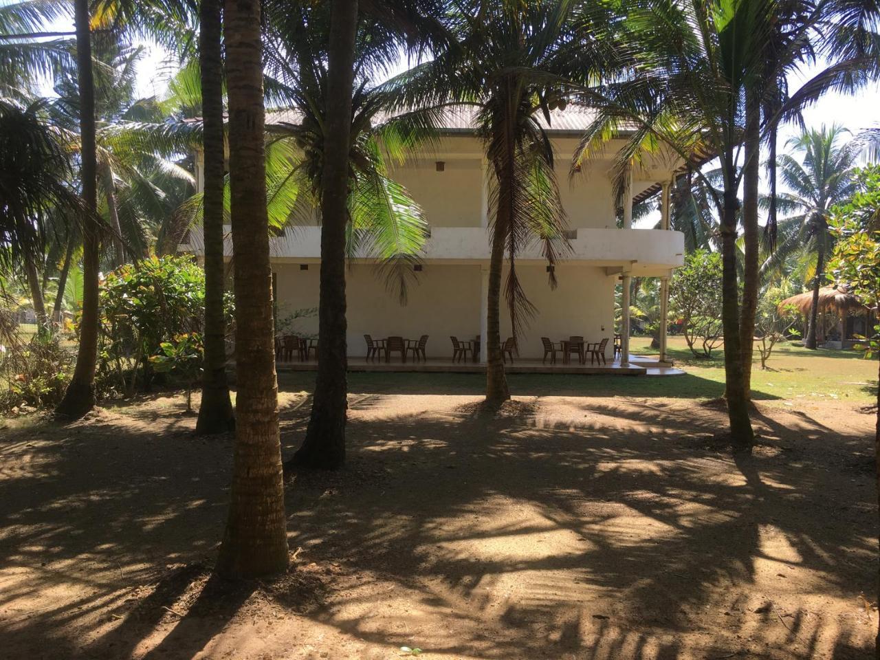 Raja Beach Hotel Balapitiya Eksteriør billede